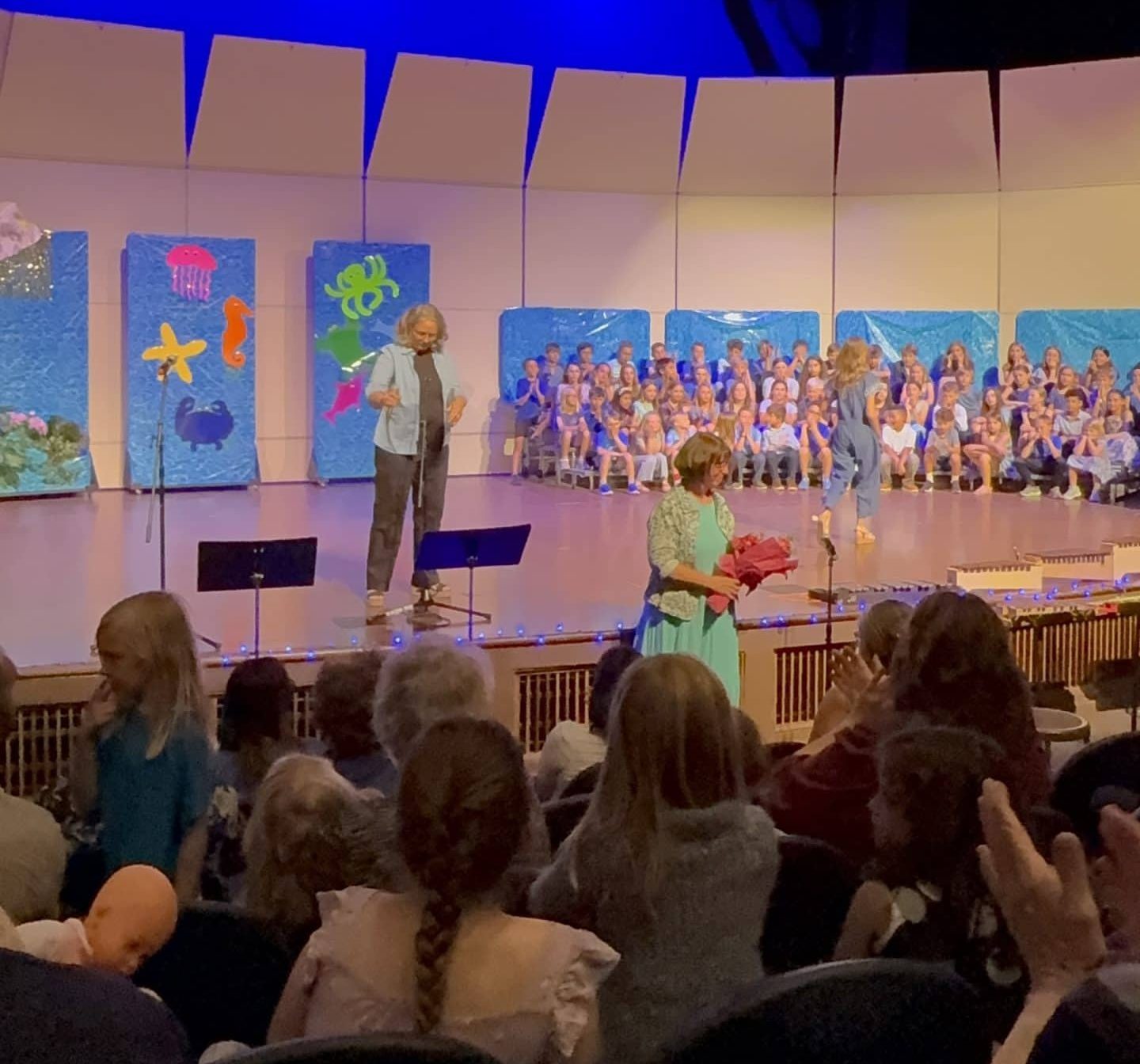 Imagen_5817 Ms. Anderson Tearfully accepts standing ovation from her students and the audience